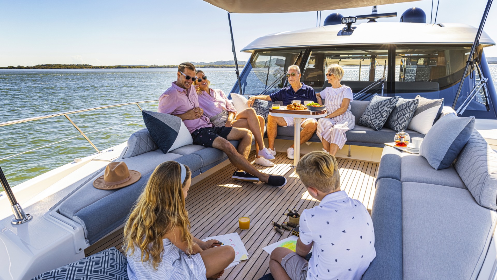Riviera 645 SUV Series II foredeck