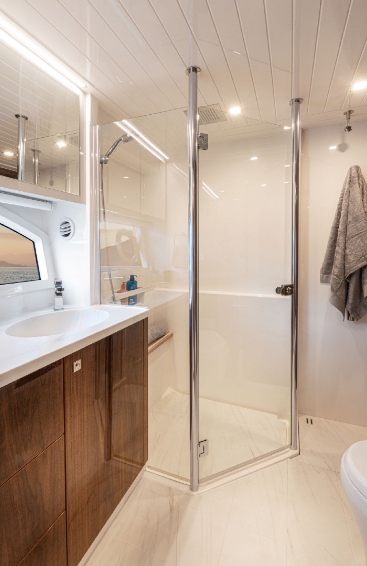 Riviera 645 SUV Series II master ensuite
