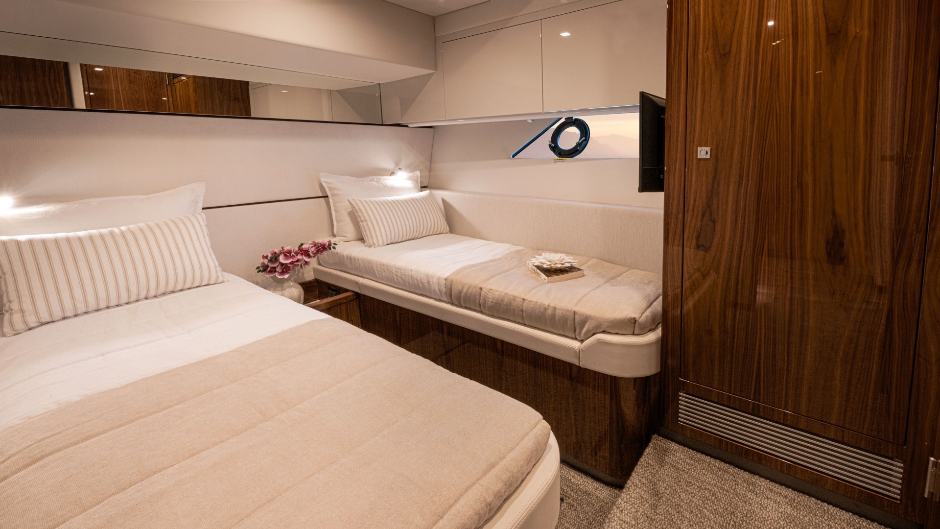 Riviera 645 SUV Series II port guest stateroom