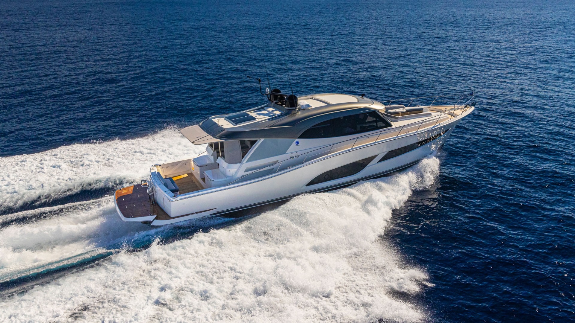 Riviera 645 SUV Series II running offshore