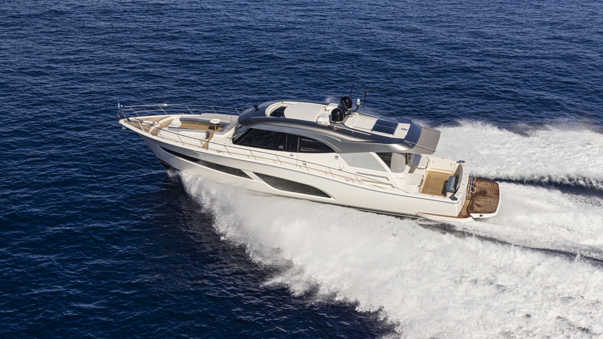 Riviera 645 SUV Series II blue-water hull