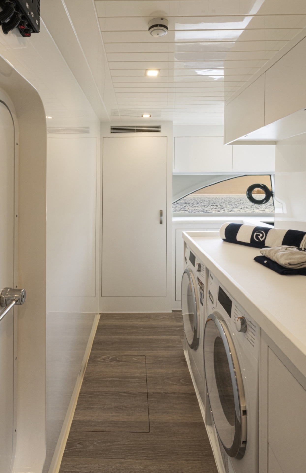 Riviera 645 SUV Series II utility room
