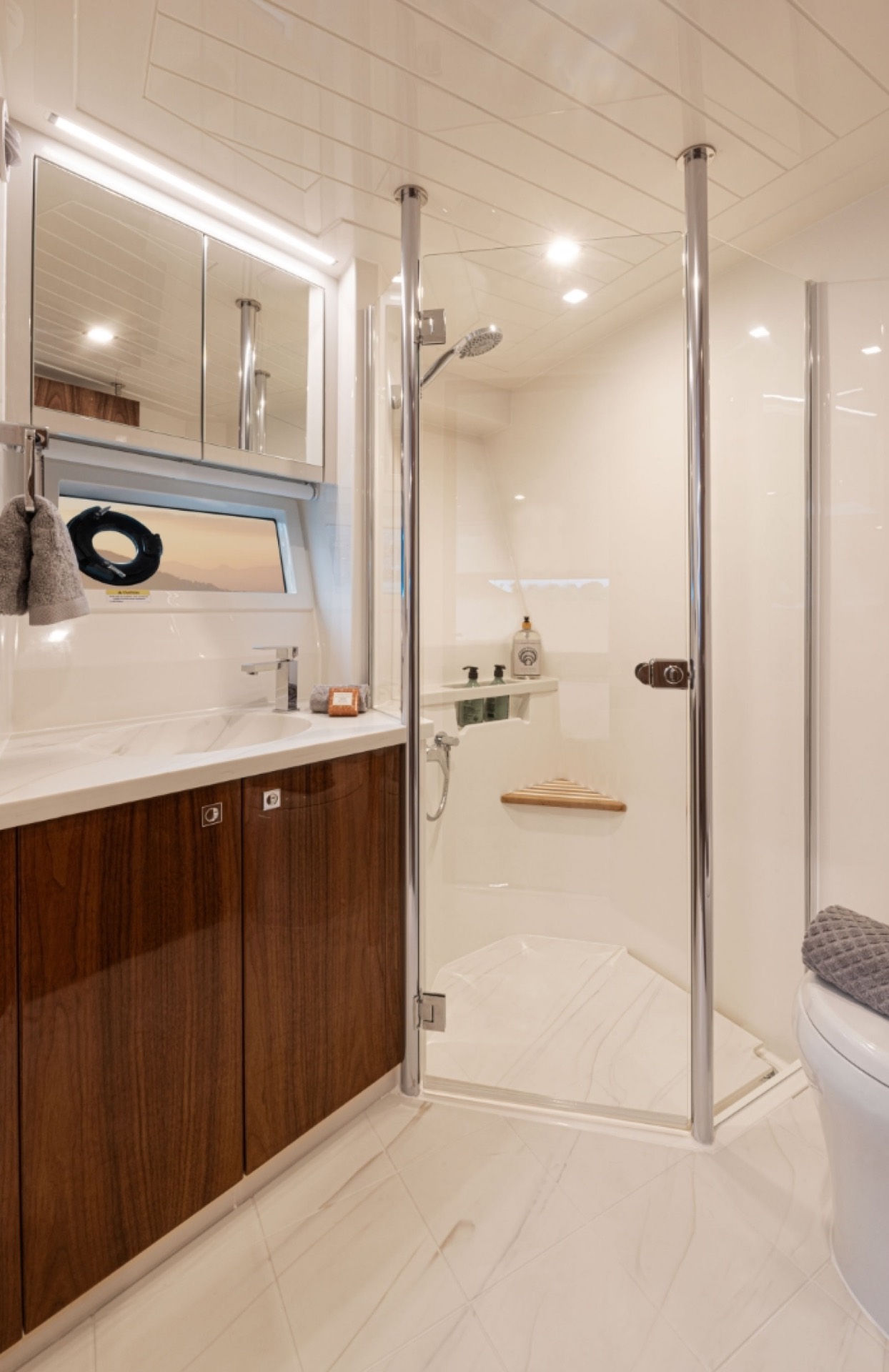 Riviera 645 SUV Series II forward VIP ensuite