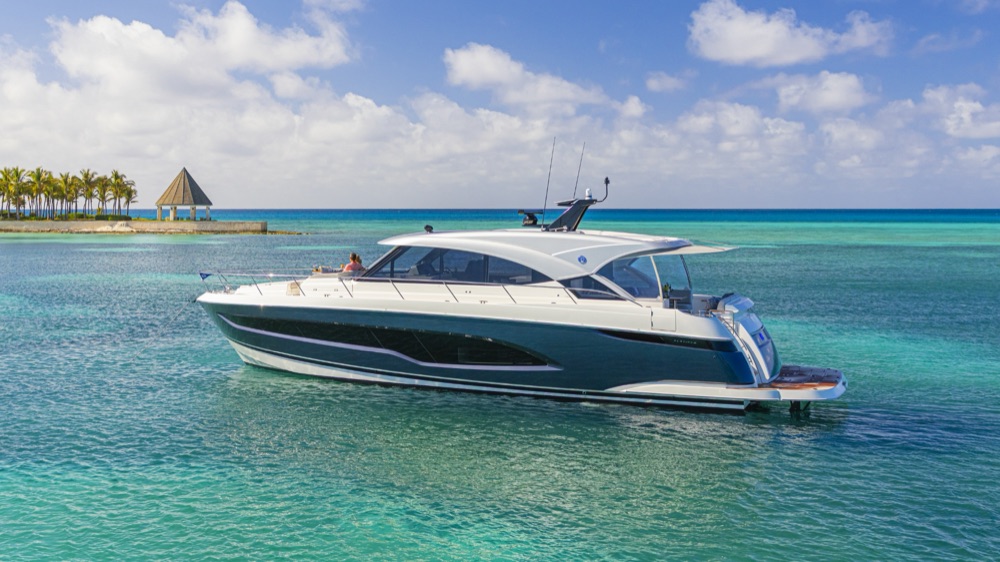 Riviera 5600 Sport Yacht